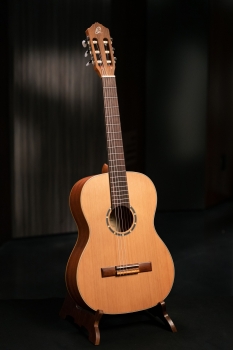 Ortega Jugendgitarre R-122-7/8 - Zeder - inkl. Gigbag