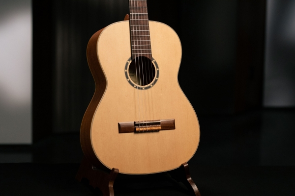 Ortega Jugendgitarre R-121-7/8 - Fichte - inkl. Gigbag