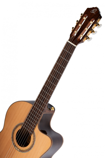 Ortega RCE159-MN - massive Zederndecke - inkl. Gigbg - 50mm Medium Neck
