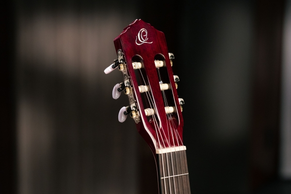 Ortega Jugendgitarre R-121-7/8WR - Fichte - inkl. Gigbag - transparent weinrot