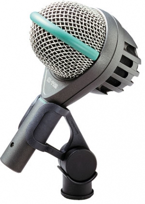 AKG D 112