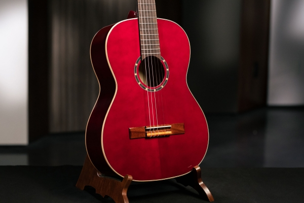 Ortega Jugendgitarre R-121-7/8WR - Fichte - inkl. Gigbag - transparent weinrot